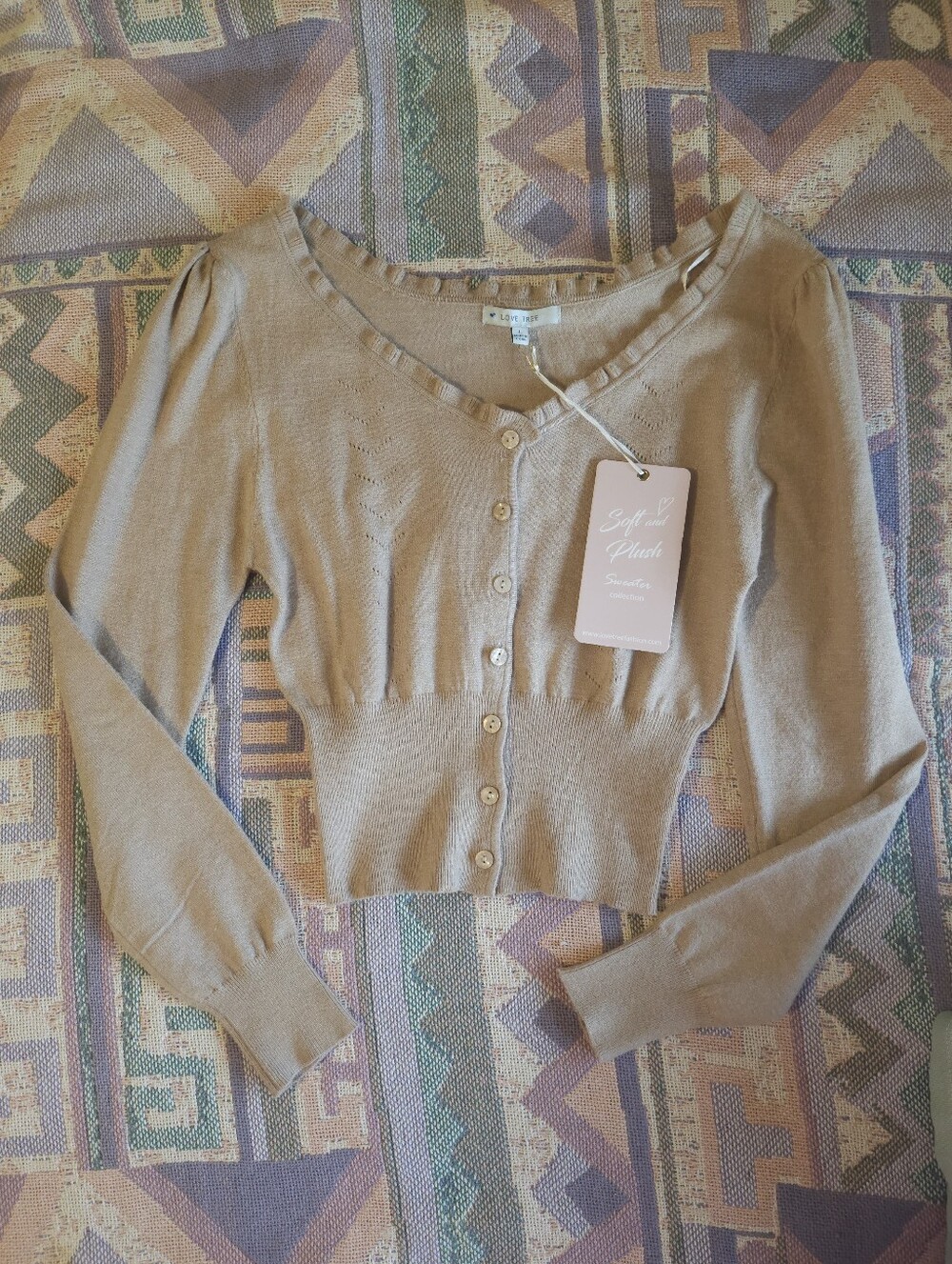 Love Tree Cropped Beige V-Neck Cardigan Size Large